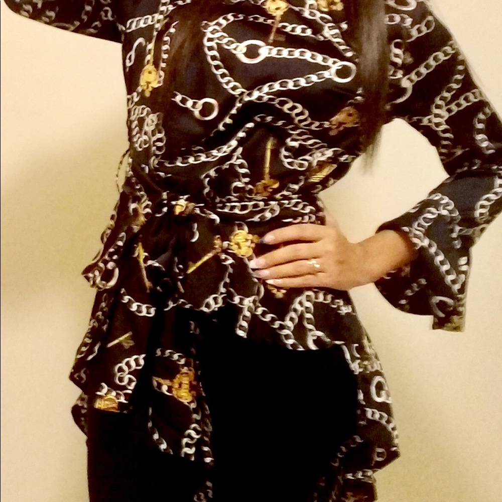 JJ Fairyland top. Sz Medium. Chain Print